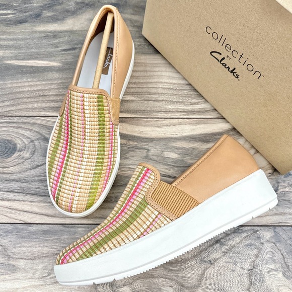 NIB Clarks Layton Petal 8.5W WIDE Slip On Comfort Sneakers Light Tan Combo - Picture 2 of 11